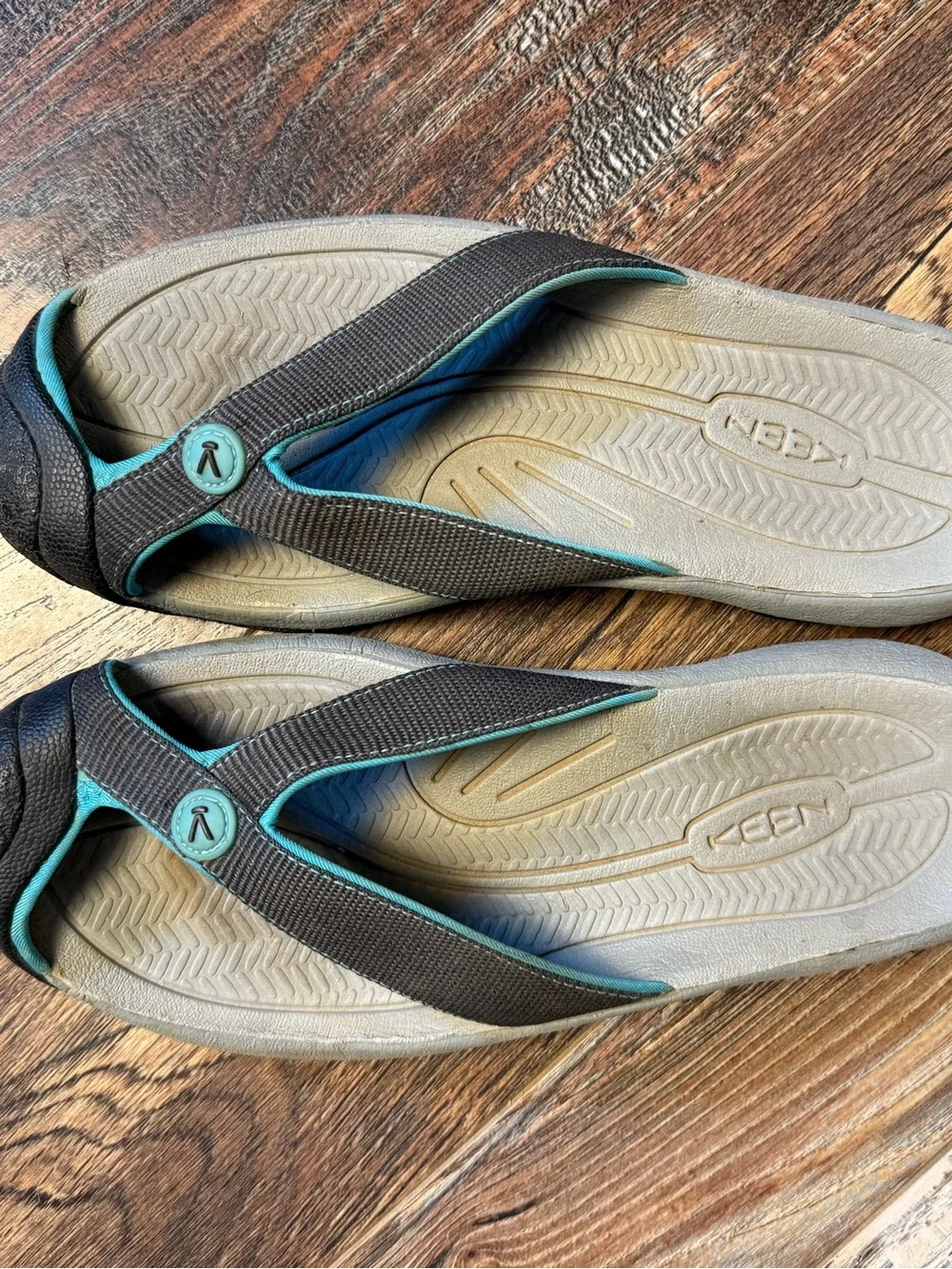 KEEN Waimea Men's Size 8.5 Gray W/ Blue  Toe Guard Thong Sandals Flip Flops.